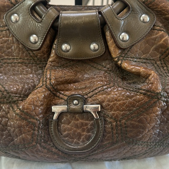 Authentic vintage Salvatore Ferragamo Olive Green Purse - Picture 3 of 7